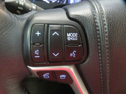 Used 2014 Toyota Highlander Plus FWD image 34