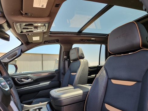 Used 2023 GMC Yukon XL AT4 w/ AT4 Premium Plus Package AWD/4WD image 12