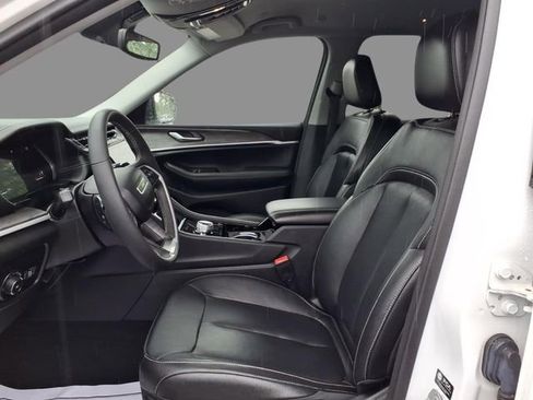 Used 2023 Jeep Grand Cherokee Limited AWD/4WD image 20