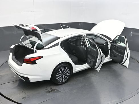 Used 2025 Nissan Altima 2.5 SV FWD image 46