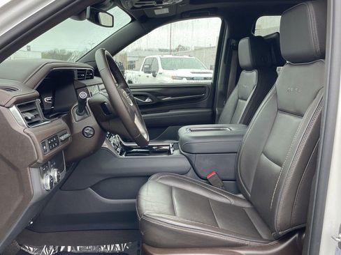Used 2024 GMC Yukon XL Denali AWD/4WD image 14