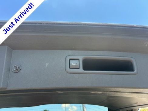 Used 2024 Toyota Highlander LE AWD/4WD image 30