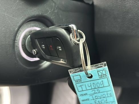 Used 2025 Toyota RAV4 LE AWD/4WD image 13