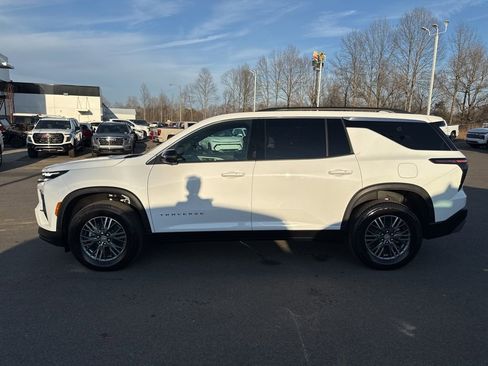 Used 2026 Chevrolet Traverse LT w/ Driver Confidence Package image 2