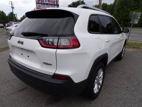 Used 2020 Jeep Cherokee Latitude w/ Cold Weather Group AWD/4WD image 9