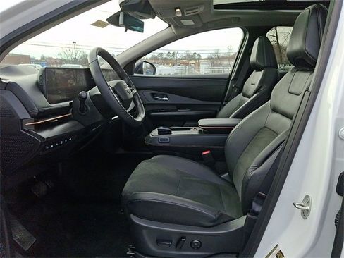 Used 2025 Nissan Ariya AWD image 10