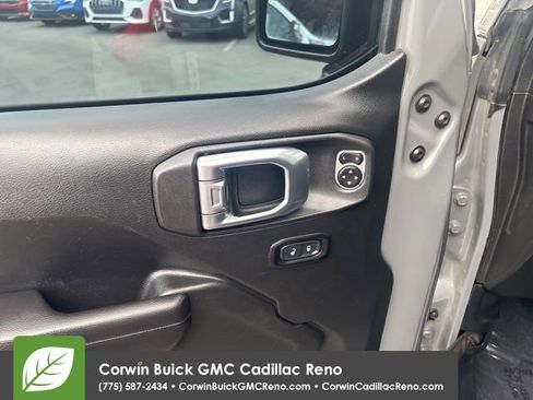 Used 2018 Jeep Wrangler Unlimited Sport S AWD/4WD image 11