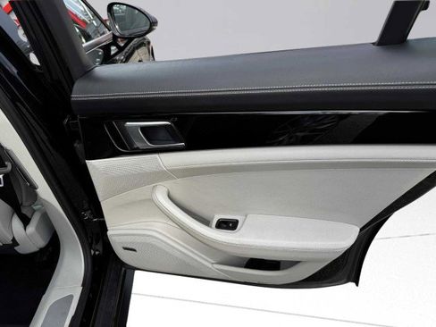 Used 2017 Porsche Panamera image 50