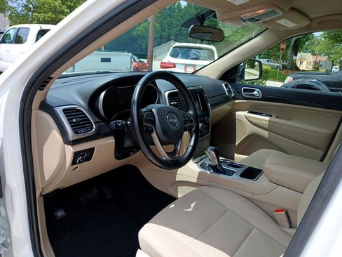 Used 2021 Jeep Grand Cherokee Laredo image 18