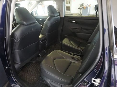 Used 2025 Toyota Highlander XLE AWD/4WD image 22