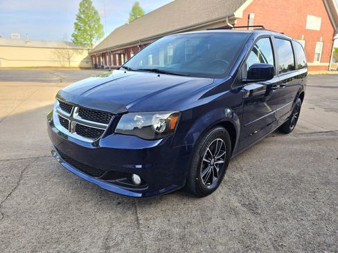Used 2017 Dodge Grand Caravan GT image 2