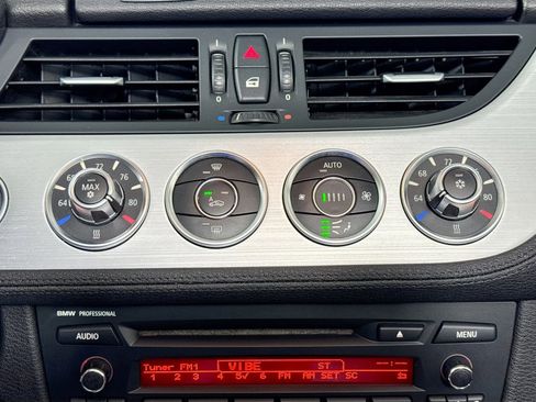 Used 2009 BMW Z4 sDrive35i image 16