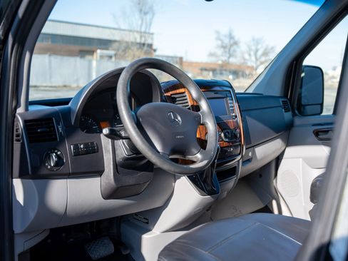 Used 2014 Mercedes-Benz Sprinter 2500 image 11