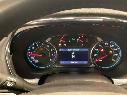 Used 2023 Chevrolet Traverse LT w/ Rear Camera Mirror Package image 2