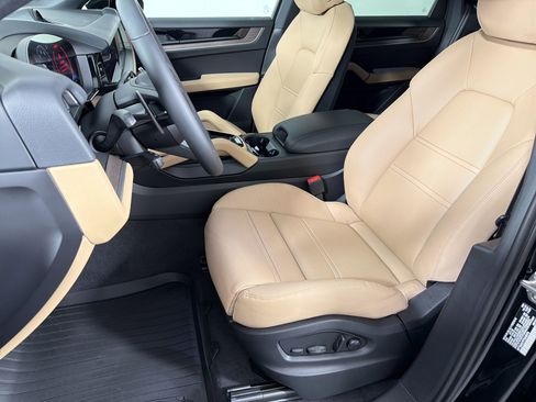 Used 2026 Porsche Cayenne Coupe image 5