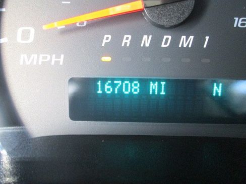 Used 2025 Chevrolet Express 3500 LT w/ LT Preferred Equipment Group RWD image 21