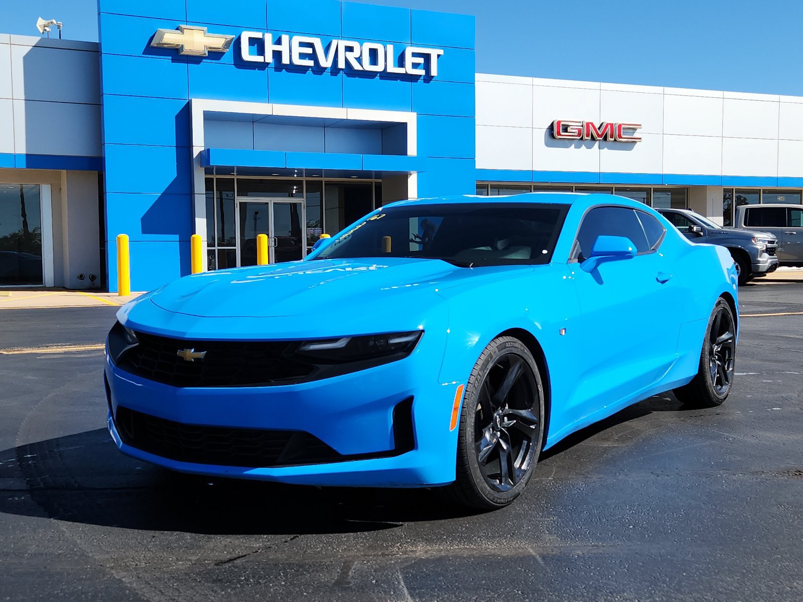 Used 2023 Chevrolet Camaro LT RWD image 1
