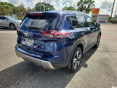 Used 2024 Nissan Rogue SL w/ SL Premium Package FWD image 3