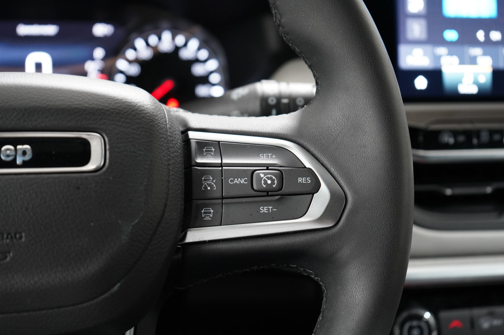 Certified 2025 Jeep Compass Limited AWD/4WD image 15