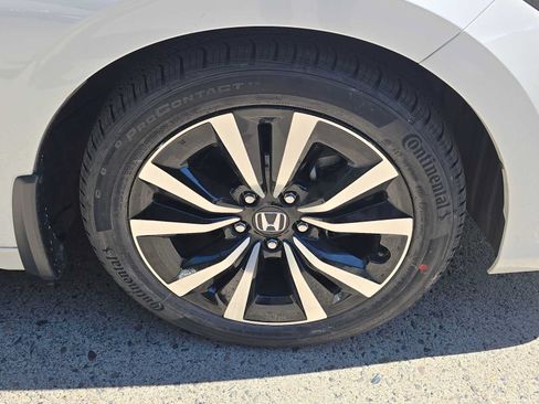Used 2024 Honda Civic EX-L image 9