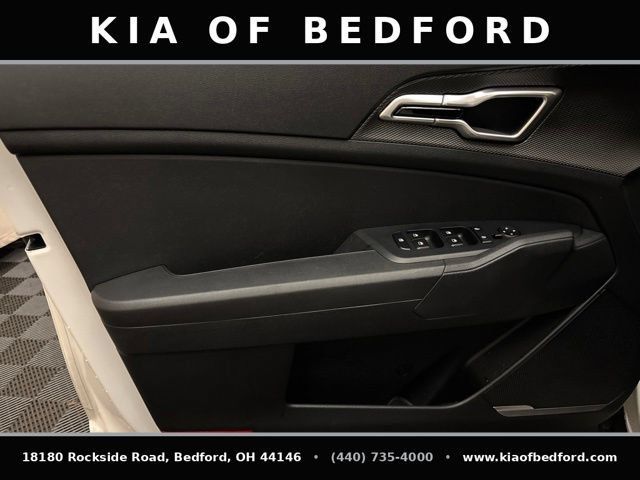 Certified 2025 Kia Sportage LX FWD image 13