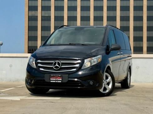 Used 2016 Mercedes-Benz Metris Passenger image 1