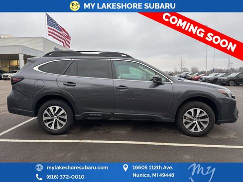 Used 2025 Subaru Outback Premium image 9