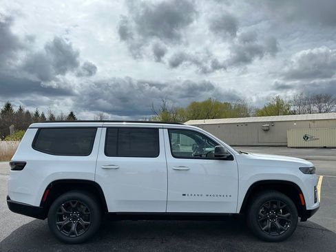New 2026 Jeep Grand Wagoneer Limited AWD/4WD image 8