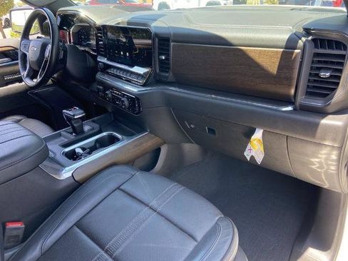 Used 2024 Chevrolet Silverado 1500 High Country w/ High Country Premium Package AWD/4WD image 25