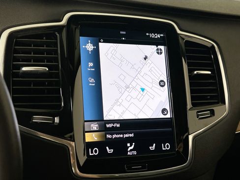 Used 2022 Volvo XC90 T6 Momentum w/ Advanced Package image 11