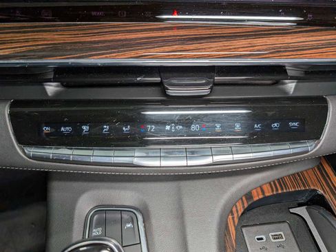 Certified 2021 Cadillac Escalade Premium Luxury image 34