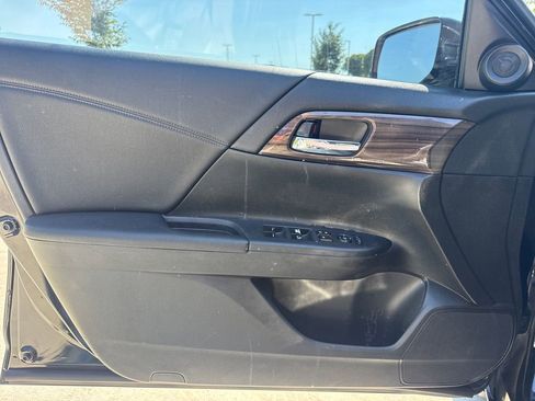 Certified 2017 Honda Accord EX image 13