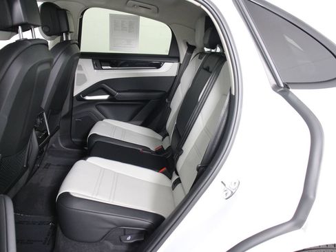 Certified 2026 Porsche Cayenne S AWD/4WD image 33
