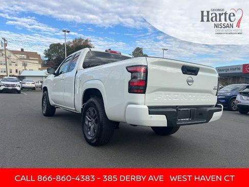 Certified 2025 Nissan Frontier SV image 3