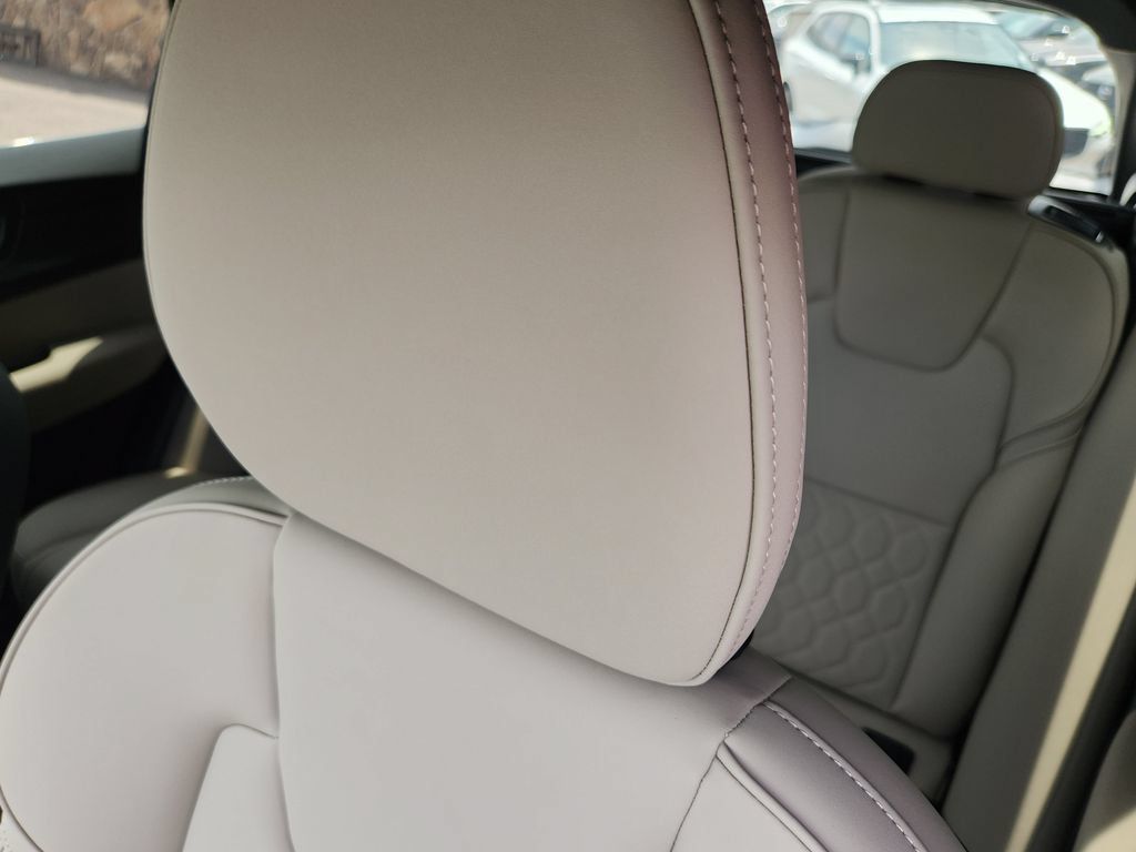 New 2026 Volvo XC60 T8 Plus w/ Climate Package PRO AWD/4WD image 6