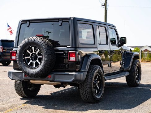 Used 2019 Jeep Wrangler Unlimited Sahara AWD/4WD image 7