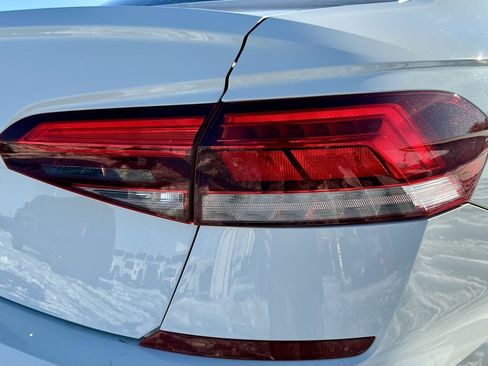 Used 2020 Volkswagen Passat 2.0T SE w/ Sunroof Package image 16