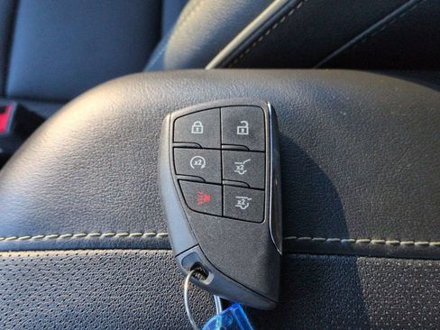 Used 2024 GMC Yukon XL SLT w/ SLT Luxury Package AWD/4WD image 30