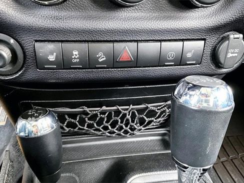 Used 2016 Jeep Wrangler Unlimited Sahara w/ Connectivity Group image 14