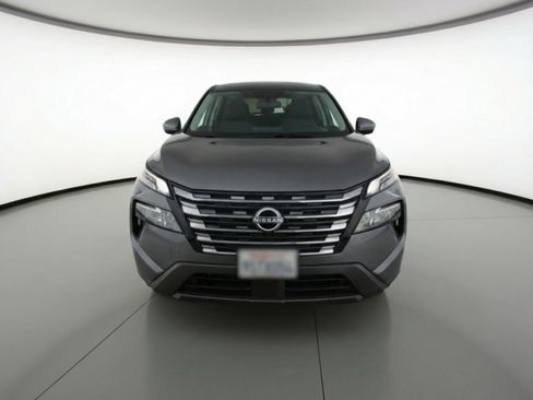 Used 2025 Nissan Rogue SV image 2