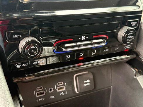 Used 2023 Jeep Grand Cherokee L Laredo image 12