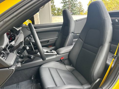 Used 2023 Porsche 911 Carrera image 5
