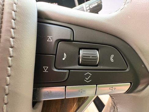 Used 2021 Cadillac Escalade ESV Premium Luxury Platinum AWD/4WD image 17