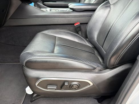 Used 2024 Jeep Wagoneer Series II w/ Flexible Seating Group RWD image 19