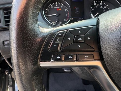 Used 2019 Nissan Rogue SV w/ Premium Package image 11