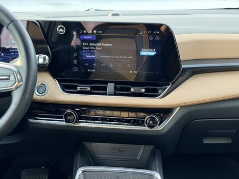 Used 2025 Chevrolet Equinox ACTIV w/ Safety and Technology Package image 24