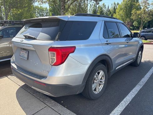 Used 2023 Ford Explorer XLT w/ Equipment Group 202A AWD/4WD image 3