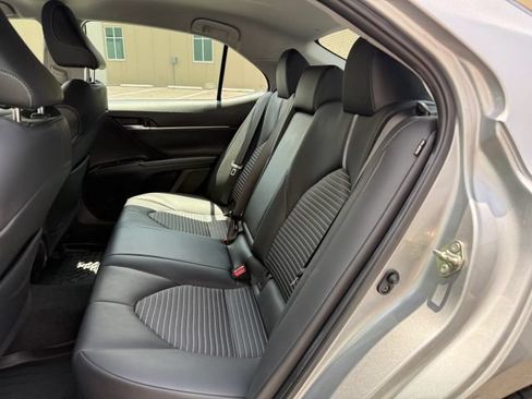 Used 2020 Toyota Camry SE FWD image 17