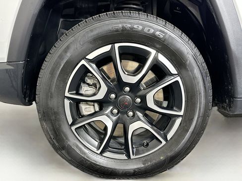 Used 2025 Jeep Compass Trailhawk AWD/4WD image 11