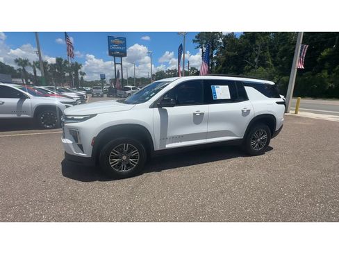 Used 2025 Chevrolet Traverse LT FWD image 6